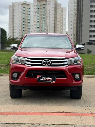 TOYOTA HILUX 2.8 SRX 4X4 CD 16V DIESEL 4P AUTOMÁTICO TOYOTA HILUX 2.8 SRX 4X4 CD 16V DIESEL 4P AUTOMÁTICO